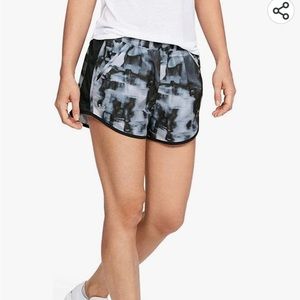 Under Armour Women’s Fly-by Printed Shorts in Halo Gray (020)/Reflective
